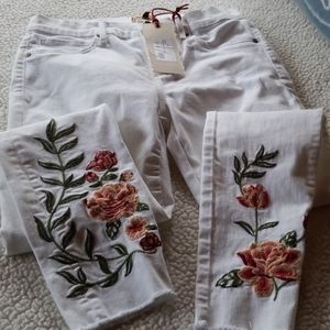 Driftwood Jean's new tagged embroidered size 28